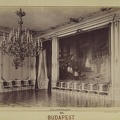 a Királyi Palota fogadóterme. A falon Eduard von Engerth festménye: Ferenc József királlyá koronázása (1872). A felvétel 1895-1899 között készült. A kép forrását kérjük így adja meg: Fortepan / Budapest Főváros Levéltára. Levéltári jelzet: HU.BFL.XV.