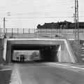 1-es főút, a Budapest-Hegyeshalom vasútvonal (ma iparvágányok) felüljárója Mésztelep felé nézve.
